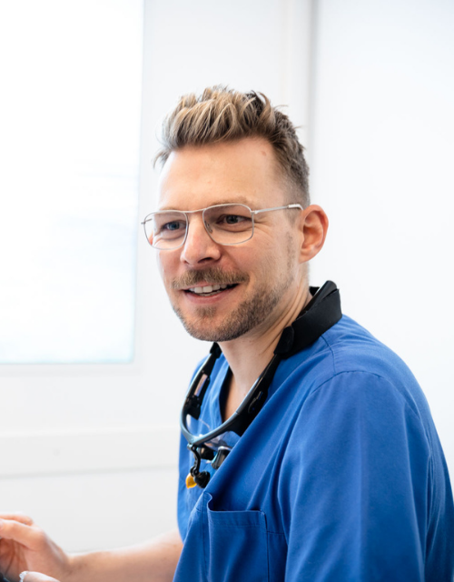 Dr. Stefan Daut in moderener Praxis
